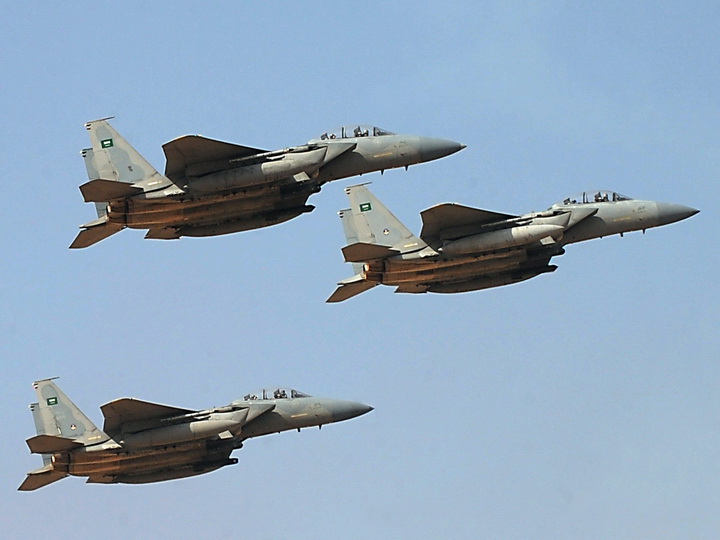 Арабская коалиция нанесла два авиаудара по министерству обороны Йемена