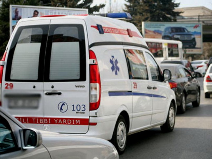 В Баку автомобиль сбил девочку-подростка
