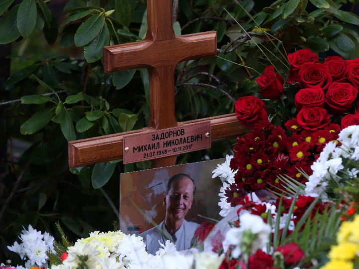 Михаила Задорнова похоронили рядом с отцом в Юрмале – ФОТО