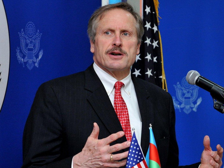 Посол США заверил в продолжении активности США в роли посредника по Карабаху