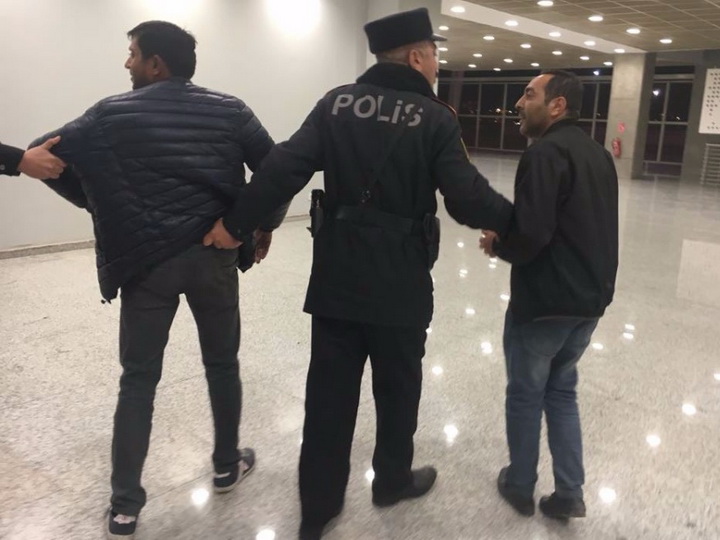 Двух болельщиков «Карабаха» отвезли в полицейский участок - ФОТО