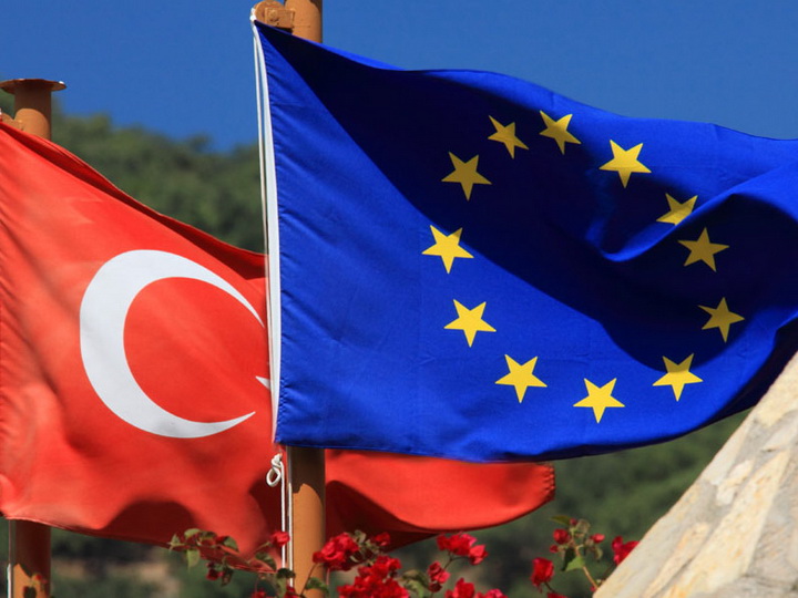 ЕС сократит финансовую помощь Турции