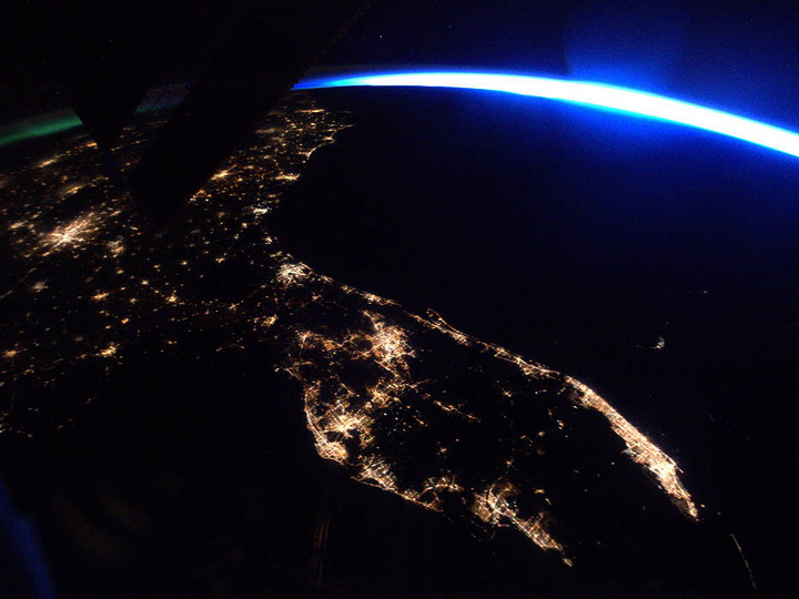 Итальянский астронавт снял из космоса падение метеорита на Землю – ВИДЕО