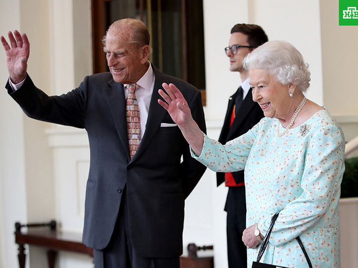 Елизавета II и принц Филипп отмечают платиновую свадьбу – ФОТО