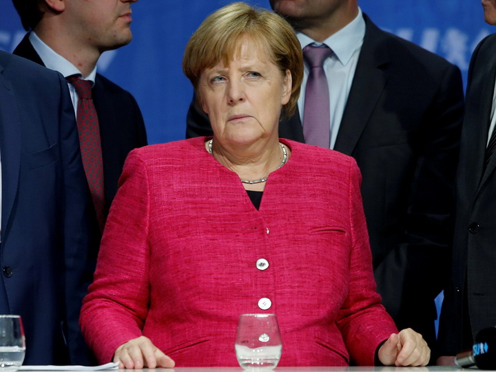 Меркель ответила на призыв уйти в отставку