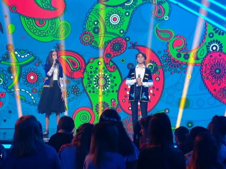 Азербайджанская народная песня «Sarı gəlin» прозвучала в шоу «Во весь голос» - ВИДЕО