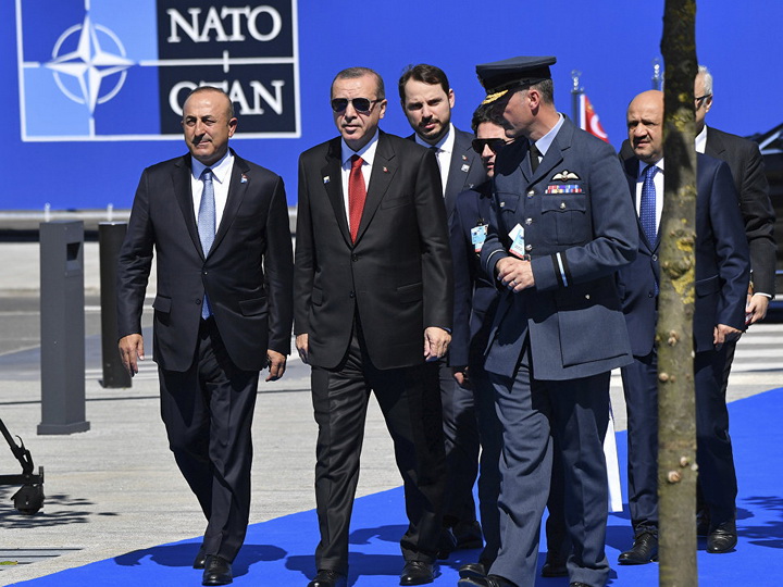 В Турции лидер партии призвал к выходу страны из НАТО