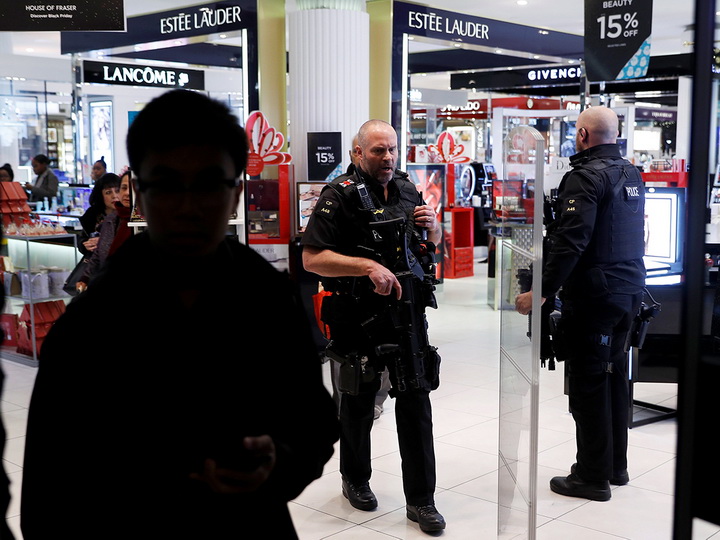 Полиция сообщила о стрельбе в метро Лондона