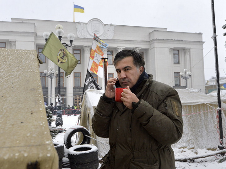 Порошенко может покинуть пост президента до Нового года, заявил Саакашвили