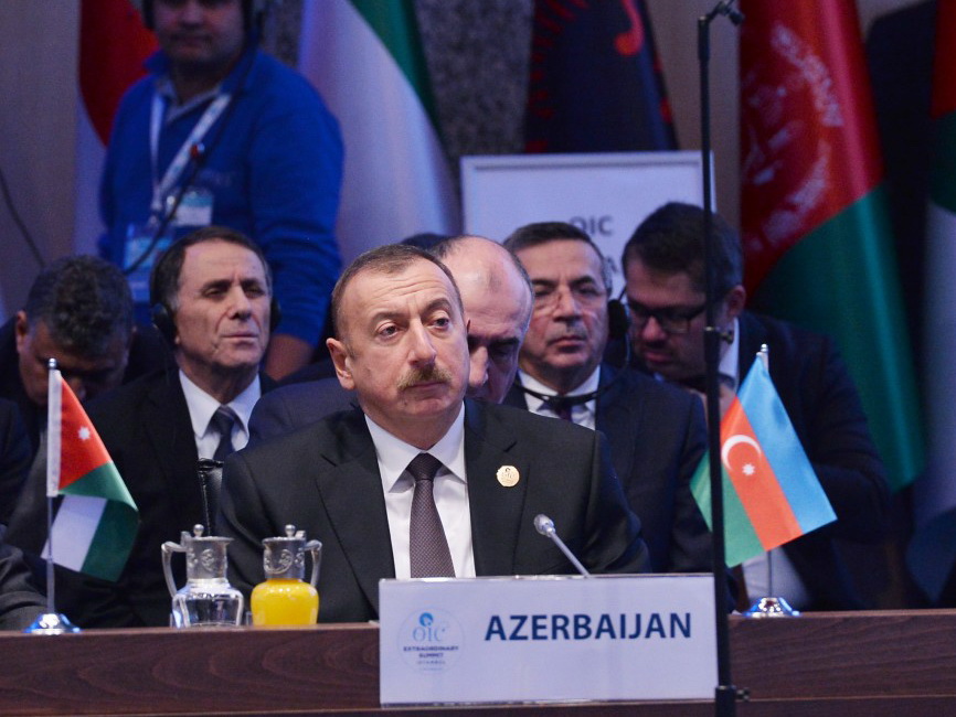 Ильхам Алиев: США должны пересмотреть решение по Иерусалиму