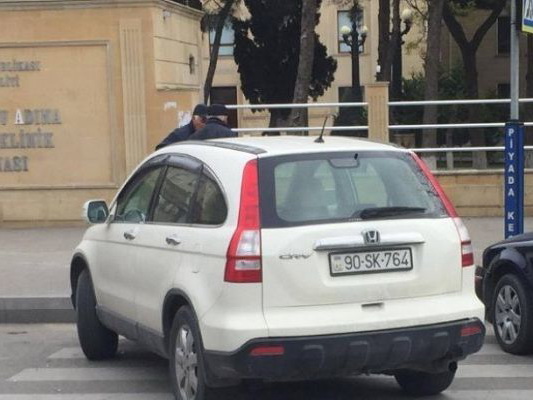 Дорожная полиция о водителе, нагло припарковавшемся на «зебре» - ФОТО