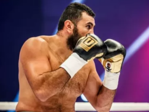 Замик Атакишиев вышел на ринг в Екатеринбурге