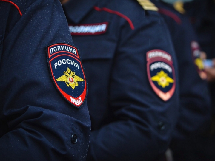 Полицейского в России лишили премии за то, что улыбался на совещании - ФОТО
