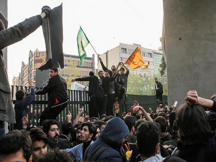 İranda etiraz aksiyaları nəticəsində ölənlərin sayı 20-ni ötüb