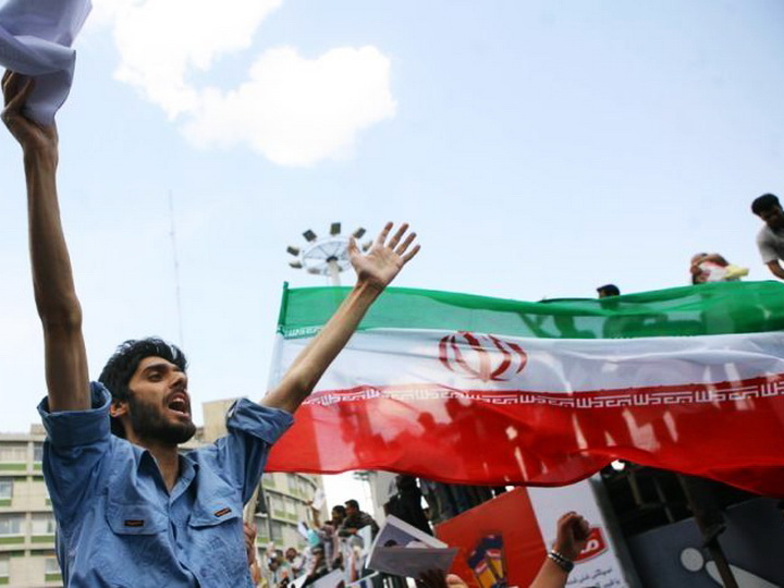 В Иране проходят акции протеста против насилия