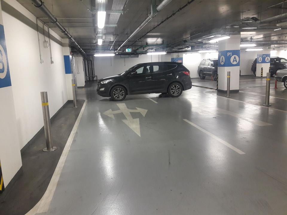 «Паркуюсь где хочу»: Наглая парковка в  бакинском торговом центре - ФОТО