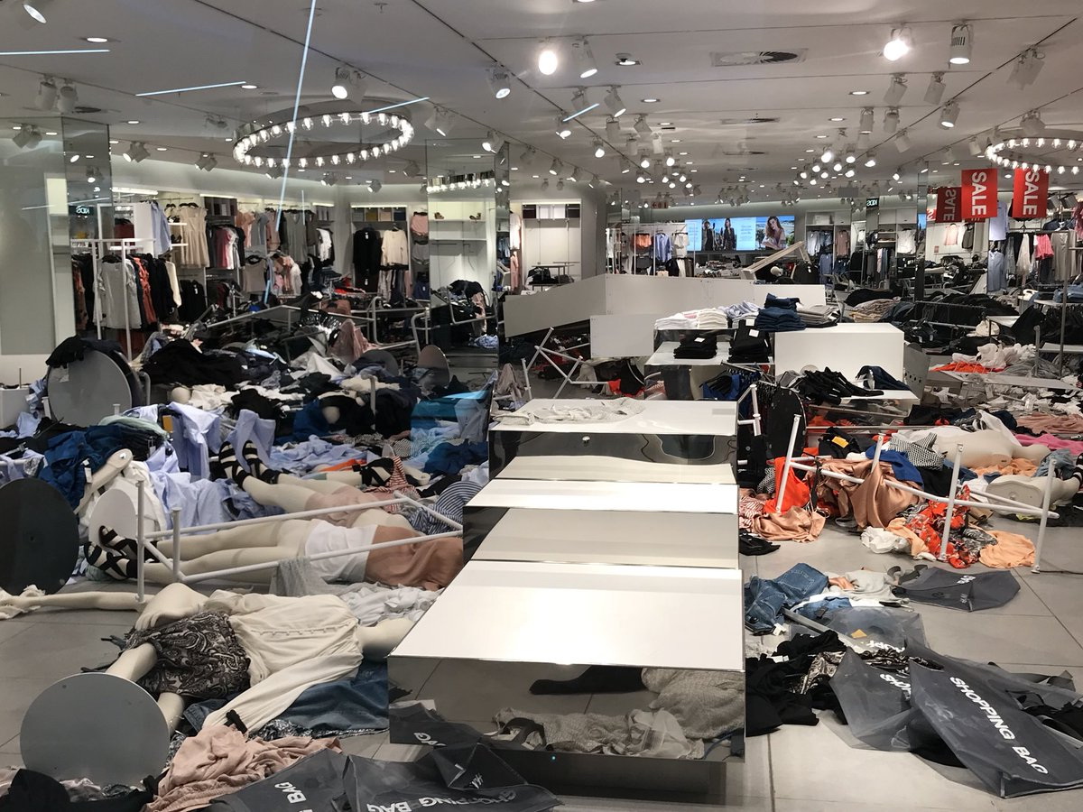 Устроенный радикалами погром в магазине H&M в ЮАР попал на видео – ФОТО – ВИДЕО