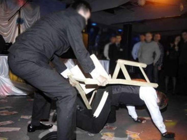 В бакинском ночном клубе из-за приставаний произошла массовая драка, пытались убить девушек