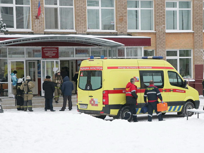 При поножовщине в пермской школе пострадали 13 человек, включая зачинщиков - ФОТО - ВИДЕО - ОБНОВЛЕНО