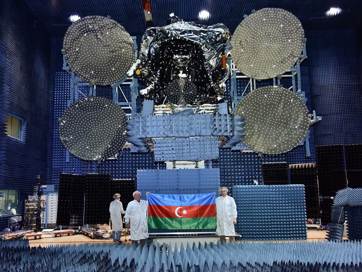 Опубликованы фотографии процесса подготовки к запуску спутника Azerspace-2 – ФОТО