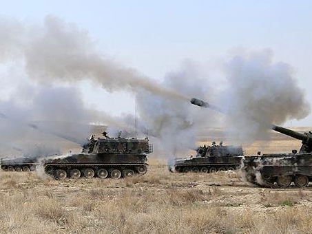 Турция начала масштабную подготовку к военной операции в Африне, к сирийской границе переброшено не менее десяти танков - ФОТО