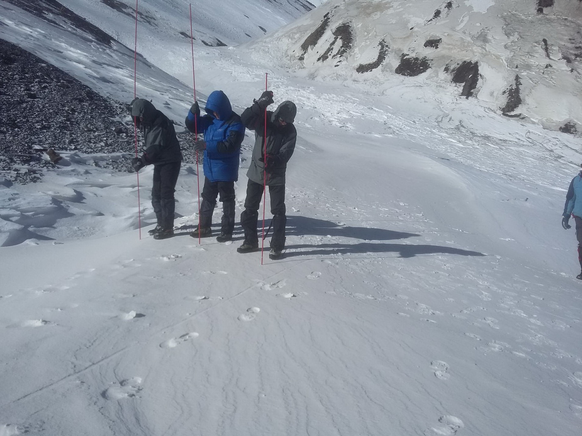 К поискам азербайджанских альпинистов подключились турецкие специалисты