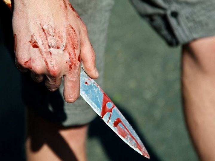 В Баку ранили ножом 21-летнего парня