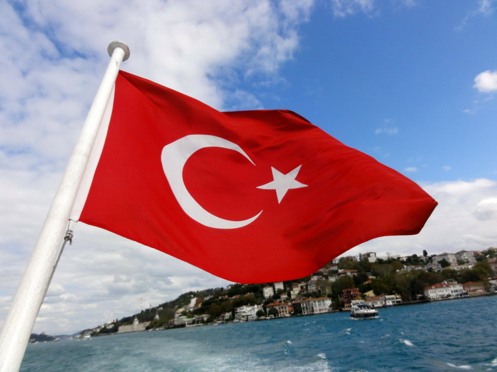 В Турции продлен режим чрезвычайного положения