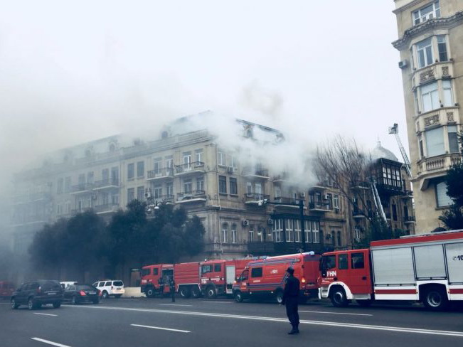 Пожар в здании в центре Баку ликвидирован - ФОТО – ОБНОВЛЕНО
