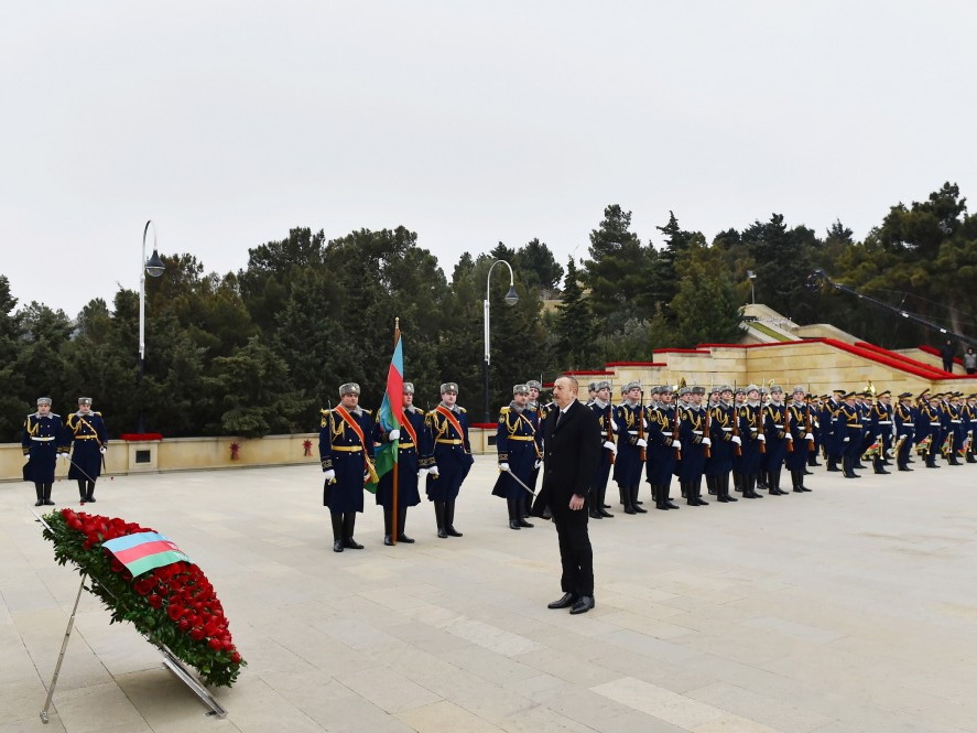 Ильхам Алиев почтил светлую память шехидов 20 Января - ФОТО