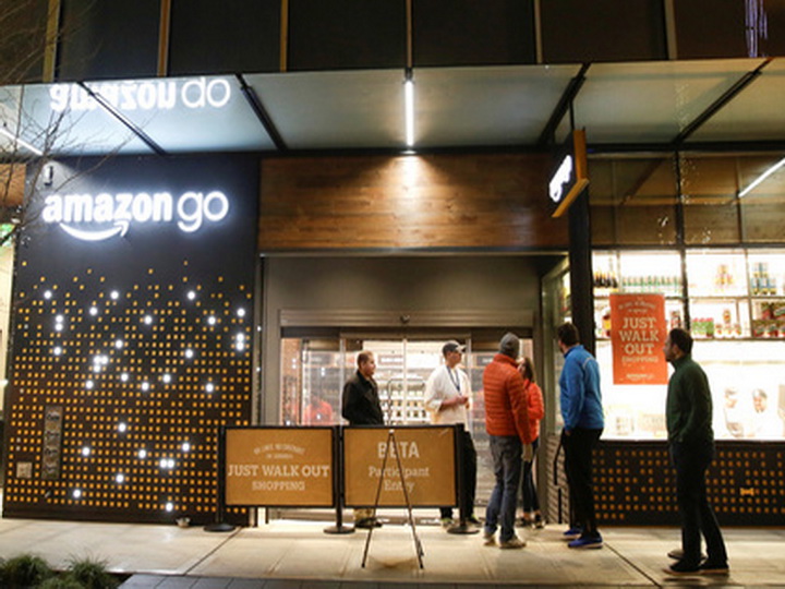 Amazon откроет первый магазин без касс и продавцов