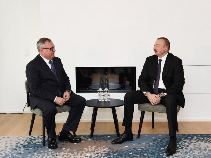 Президент Ильхам Алиев встретился с президентом-председателем Банка ВТБ