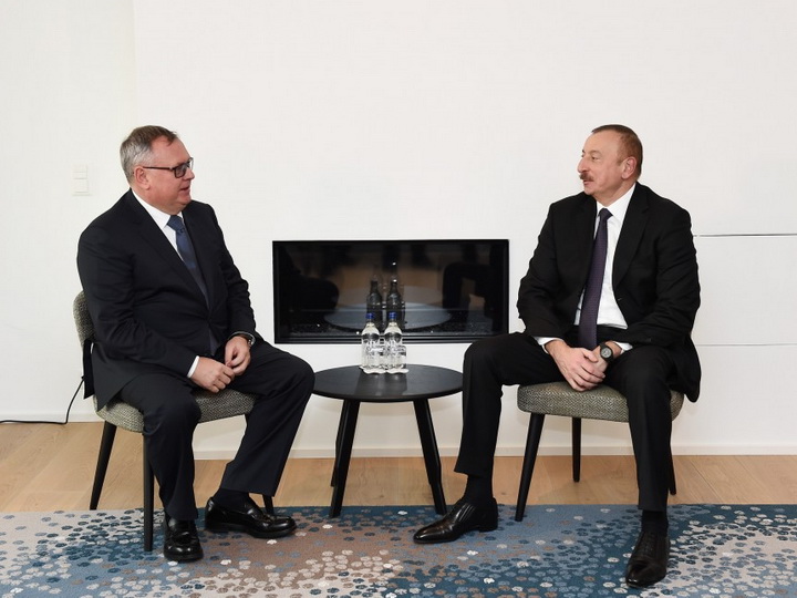 Prezident İlham Əliyev Davosda “VTB Bank”ın rəhbəri ilə görüşüb - YENİLƏNİB