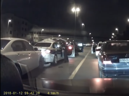 В Баку автомобиль Дорожной полиции попал в цепную аварию – ВИДЕО