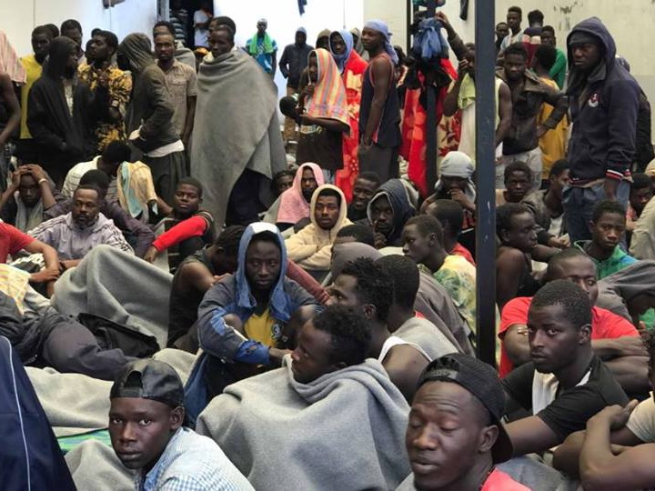 Более 20 нелегальных мигрантов попытались пробраться в ОАЭ в бетономешалке
