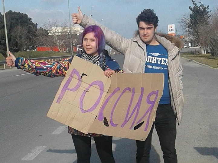 Питерские студенты, путешествуя по миру автостопом, доехали до Баку с пустыми карманами – ФОТО