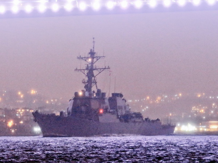 В Черное море вошел наносивший в апреле прошлого года удар по Сирии ракетный эсминец ВМС США - ФОТО