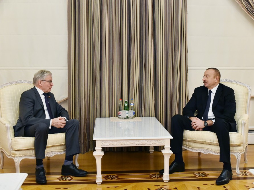 Президент Ильхам Алиев принял бывшего председателя Сената Нидерландов