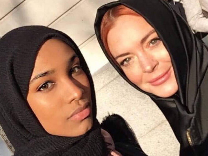 Линдси Лохан впервые появилась на публике в хиджабе – ФОТО – ВИДЕО