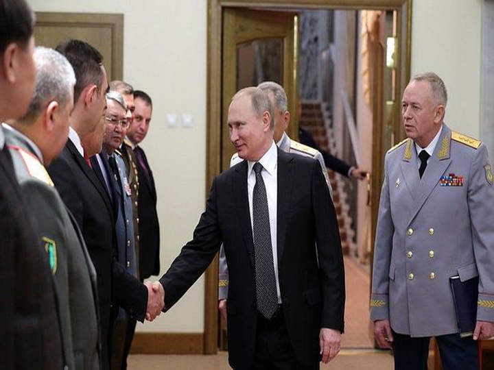 Putin general Kərim Vəliyevlə görüşüb