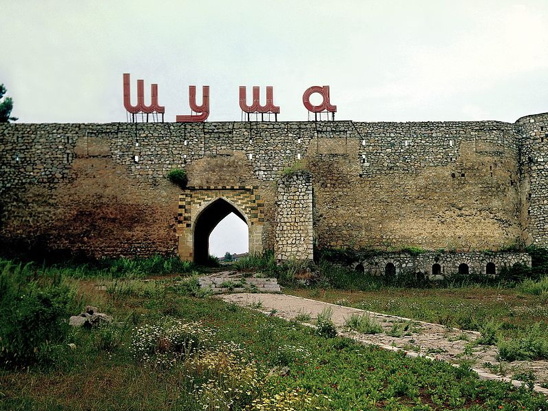 Армяне не смогли вырвать душу из Шуши: даже приглашенный армянами блогер заметил, что Карабах не армянский