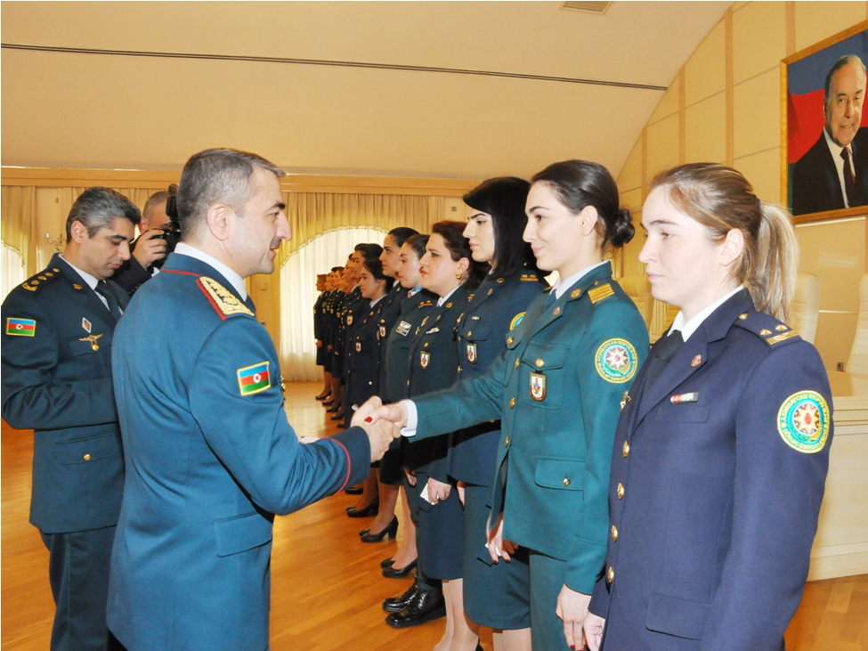 Генерал Эльчин Гулиев поздравил женщин-пограничников - ФОТО