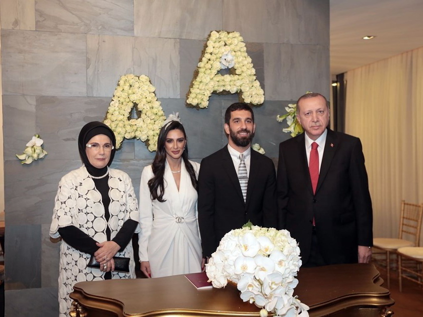 Эрдоган стал свидетелем на свадьбе футболиста Арды Турана - ФОТО