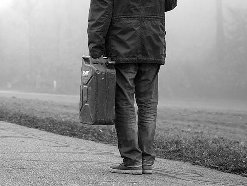 В Азербайджане полицейские спасли женщину, которую пытался сжечь уголовник-рецидивист
