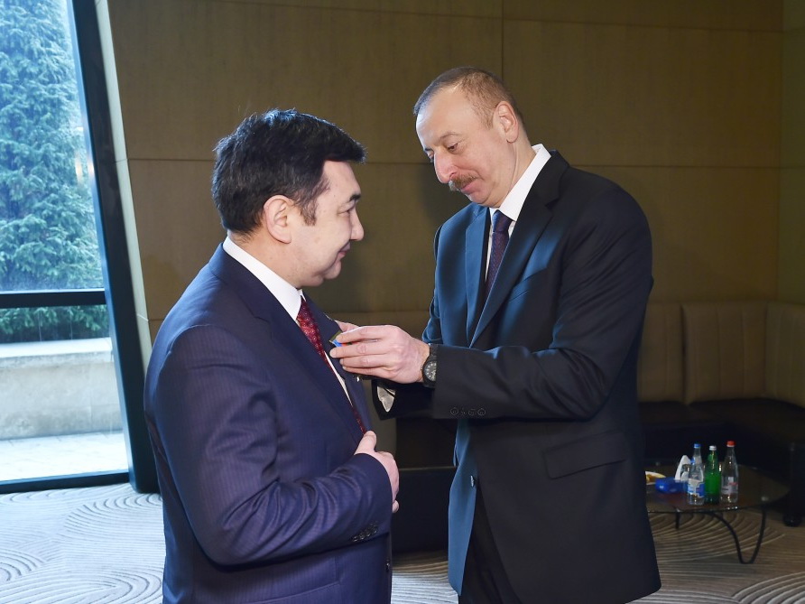 Президент Ильхам Алиев вручил президенту Международной тюркской академии Дархану Кыдырали орден «Достлуг»– ФОТО