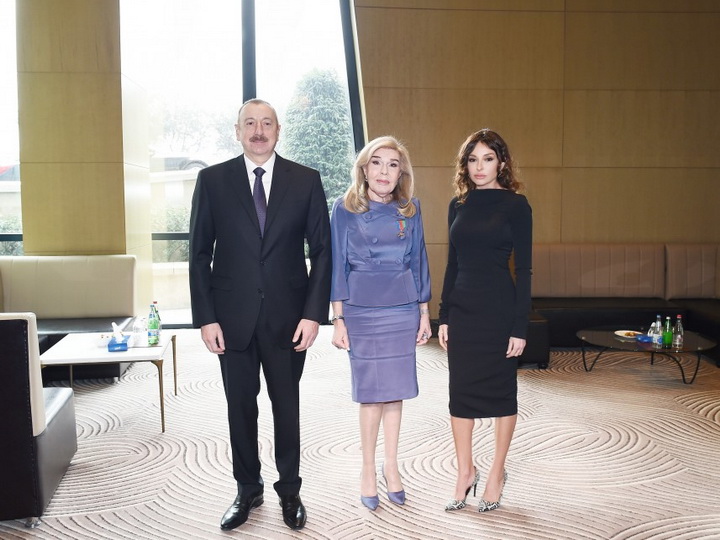 Президент Ильхам Алиев вручил орден «Достлуг» президенту Ассоциации ELPIDA и Фонда Марианны Вардинояннис - ФОТО