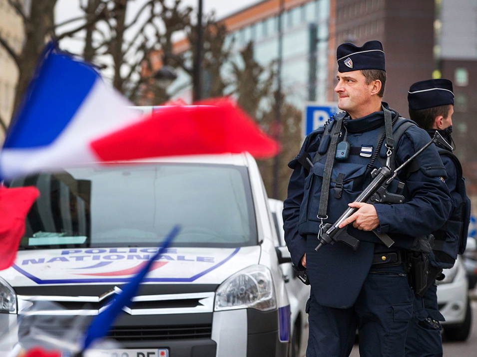 Fransada İŞİD üzvünün supermarketə hücumu zamanı 2 nəfər ölüb – YENİLƏNİB