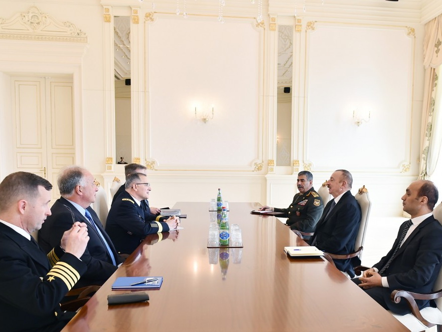Ильхам Алиев принял делегацию во главе с Верховным главнокомандующим Объединенными силами НАТО в Европе
