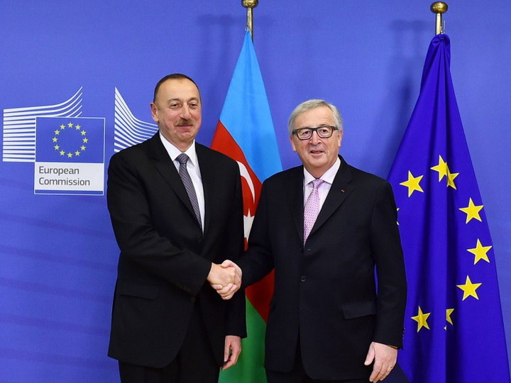 Президент Европейской Комиссии поздравил Ильхама Алиева с переизбранием на пост главы государства