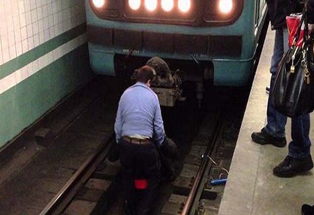 Bakı metrosunda dəhşətli intihar hadisəsi   